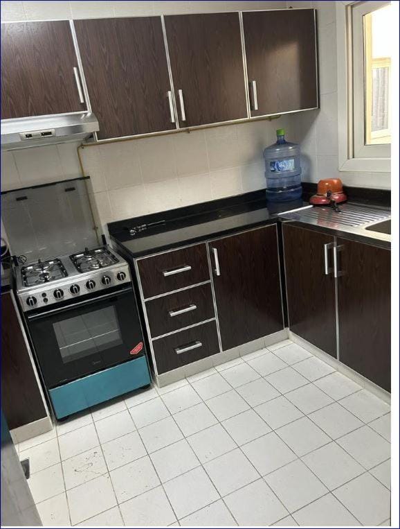 Studio Flat in AWS only Bachelor no family no children Apartment in Dubai