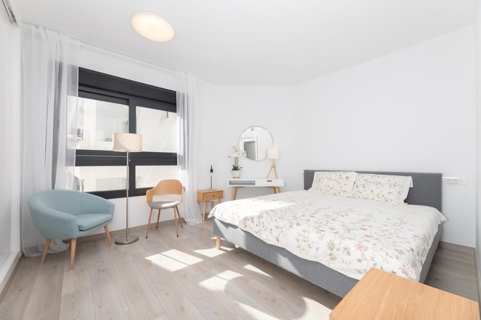 Bed, Photo of the whole room, Bedroom