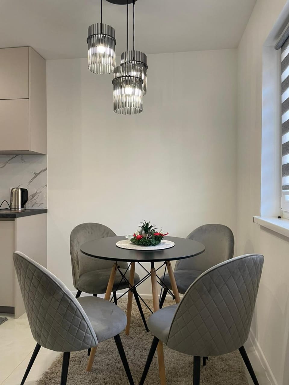 Kitchen or kitchenette, Living room, Seating area, Dining area