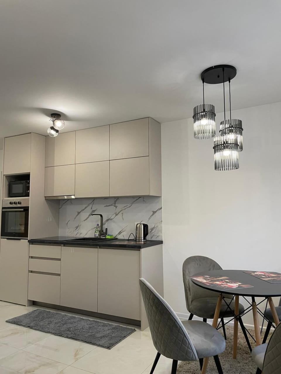 Kitchen or kitchenette, Dining area, dishwasher, minibar, oven, stove