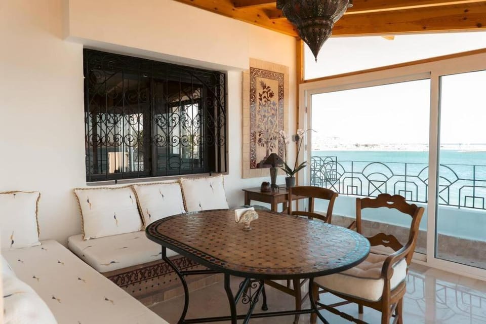Living room, Dining area, City view, Sea view