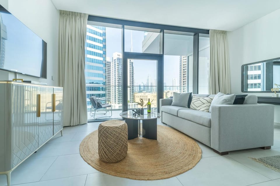 Frank Porter - Marquise Square Tower Apartment in Dubai