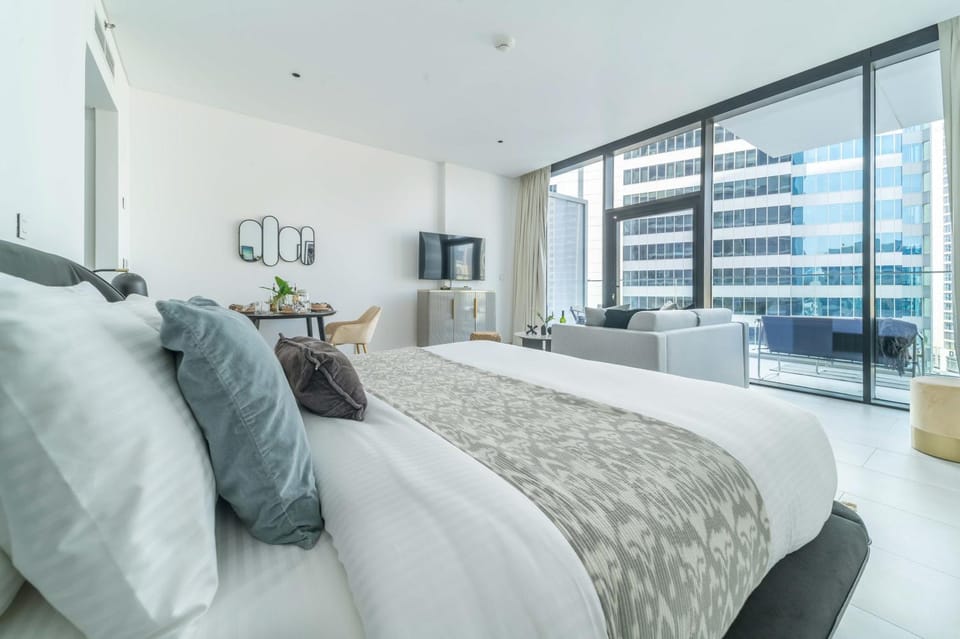 Frank Porter - Marquise Square Tower Apartment in Dubai