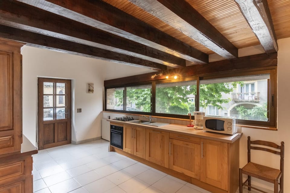 Property building, Kitchen or kitchenette, Living room
