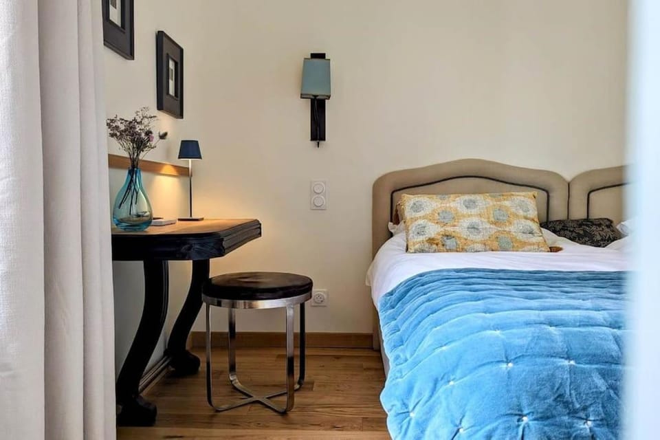 Bed, Decorative detail, Bedroom