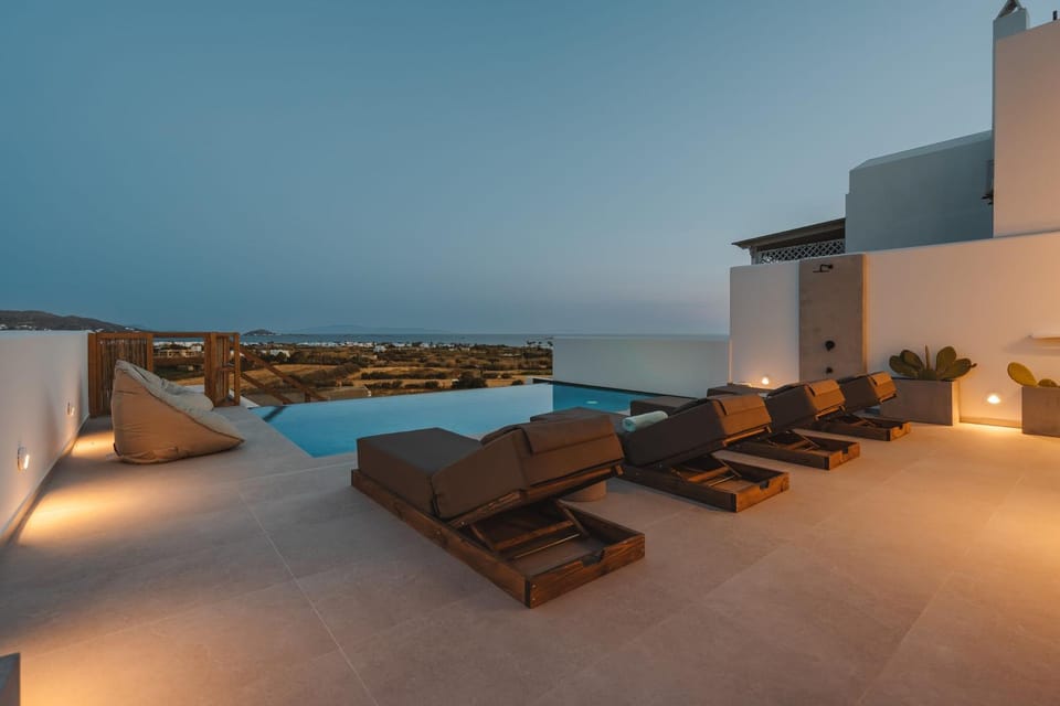Swimming pool, sunbed