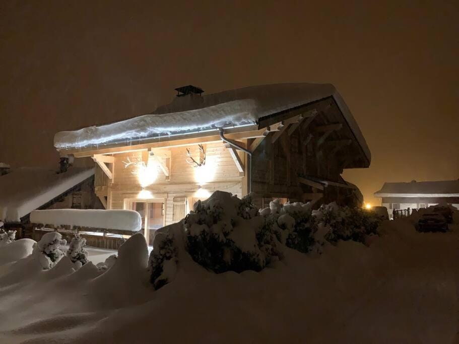 Individual chalet for up to 12 people maximum Chalet in Les Contamines-Montjoie