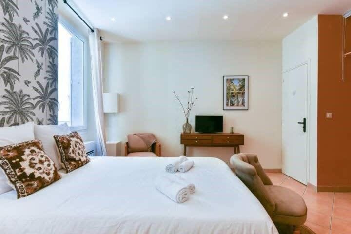 Bed, Photo of the whole room, Bedroom