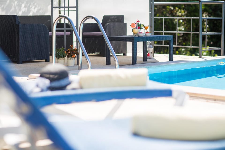 Pool view, Swimming pool, sunbed