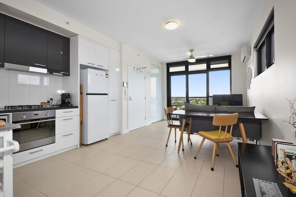 Coburg Loft 270 Views Top Floor Retreat Apartment in Melbourne