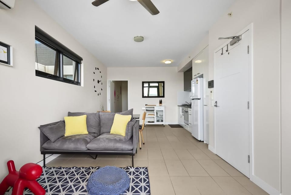 Coburg Loft 270 Views Top Floor Retreat Apartment in Melbourne