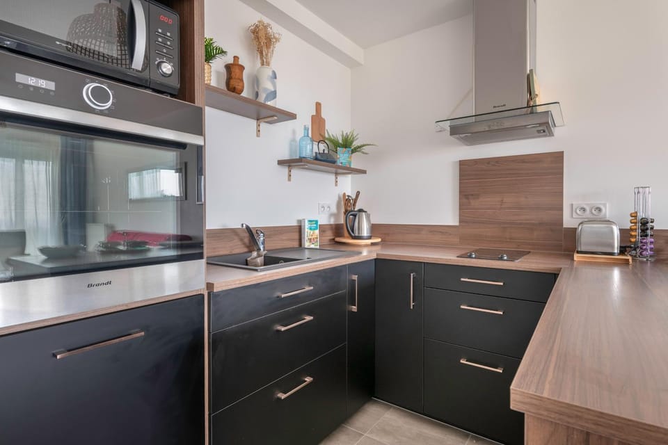 Kitchen or kitchenette