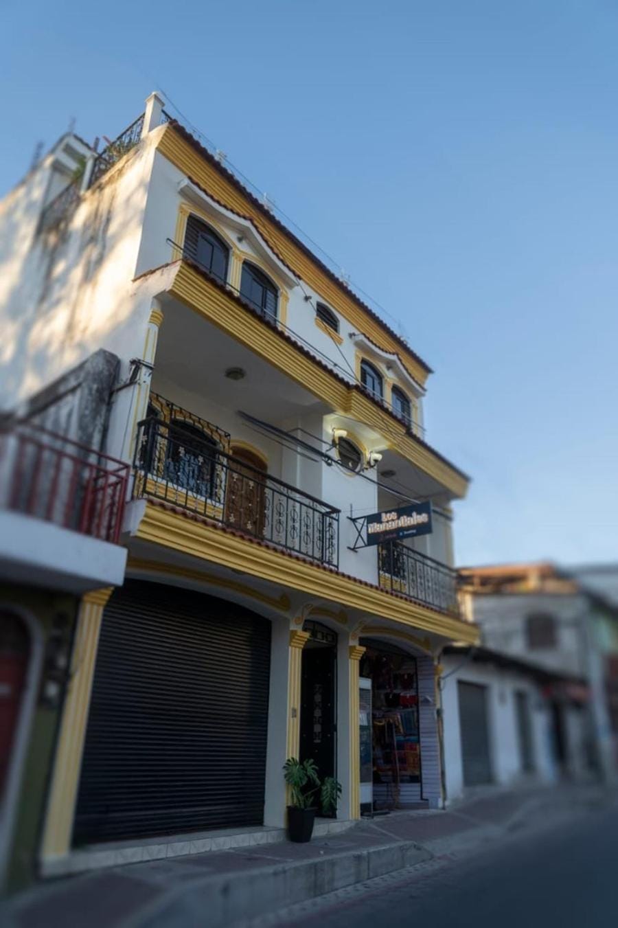 Facade/entrance