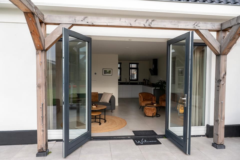 Kitchen or kitchenette, Seating area