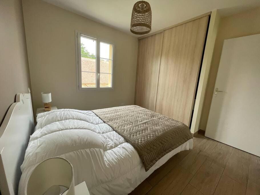 Bed, Photo of the whole room, Bedroom, wardrobe