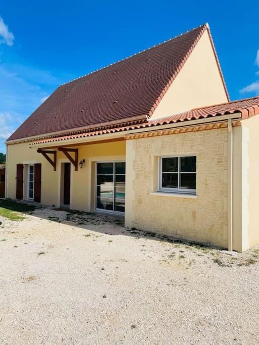 Property building, Day