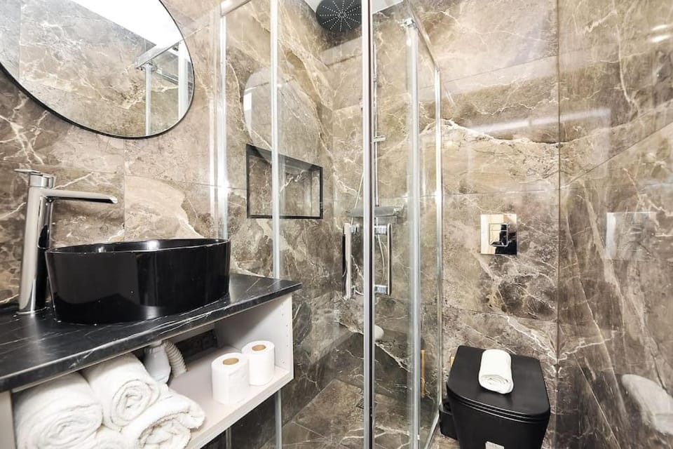 Shower, Bathroom, towels