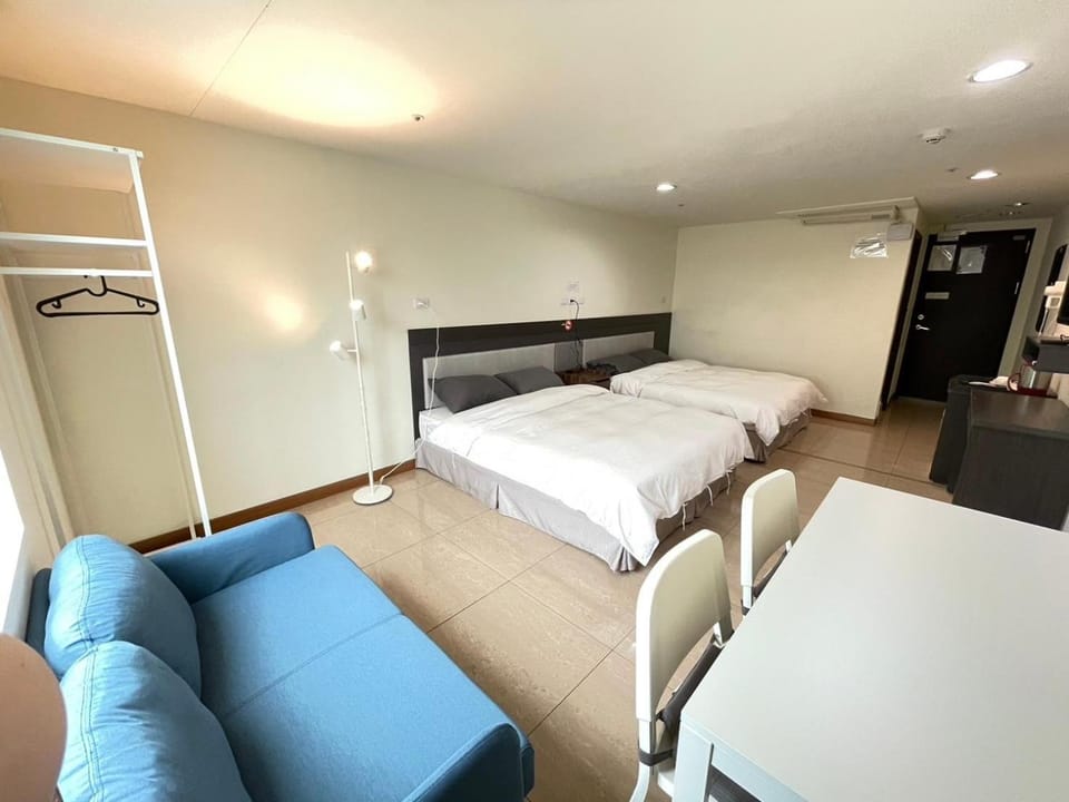 Bed, Living room, Photo of the whole room, Seating area, Bedroom