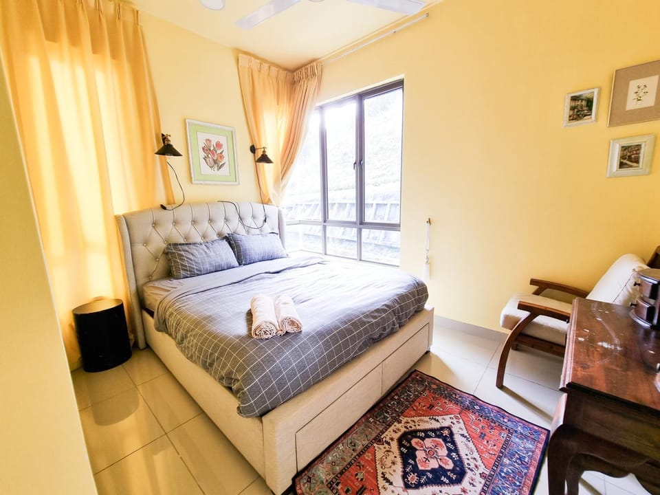 Bed, View (from property/room), Balcony/Terrace, Photo of the whole room, Bedroom, Guests, City view, Garden view, Lake view, Landmark view, Mountain view, Street view, VIP