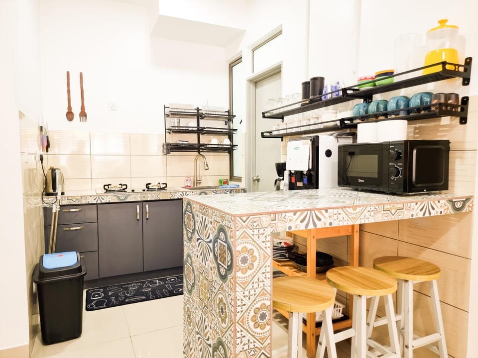 Kitchen or kitchenette, Dining area, minibar, oven, stove, toaster