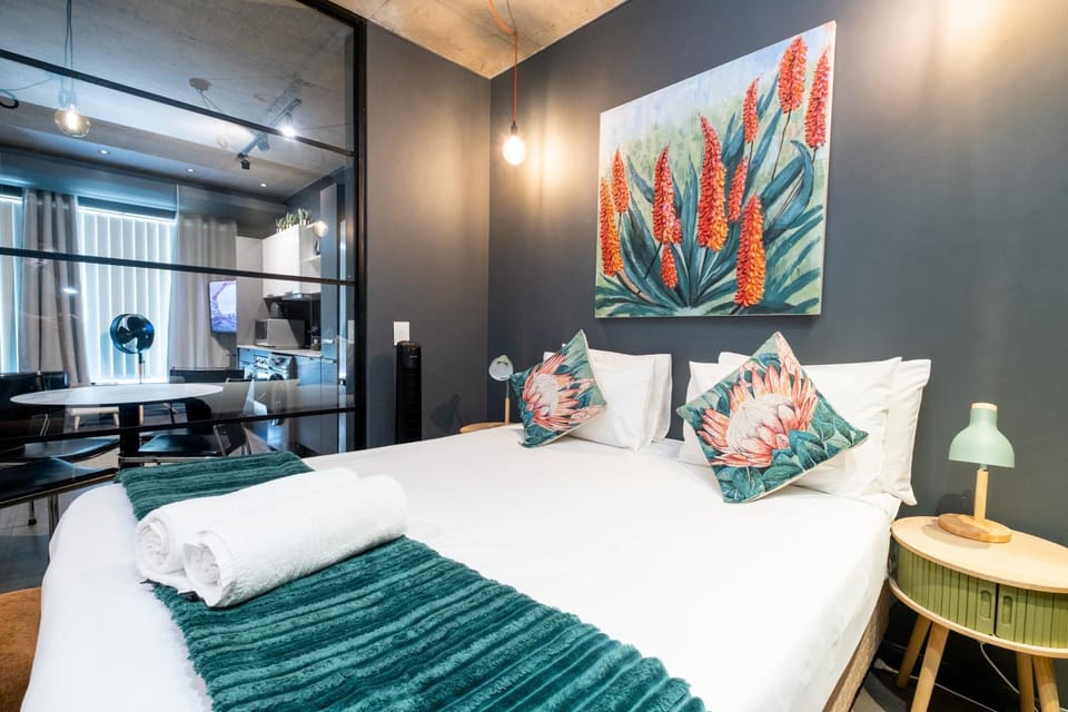 Wex624 - Spacious Modern Studio Apartment-Pool Bar Gym Apartment in Cape Town