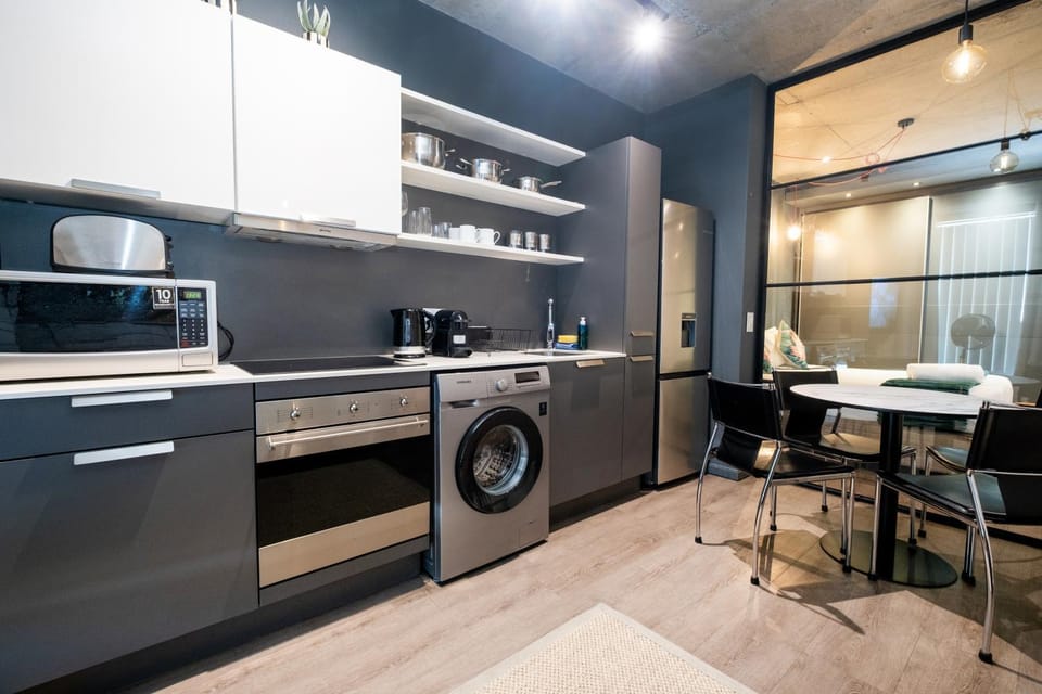 Wex624 - Spacious Modern Studio Apartment-Pool Bar Gym Apartment in Cape Town