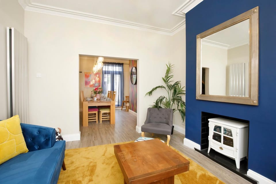 TV and multimedia, Living room, Seating area, flat iron