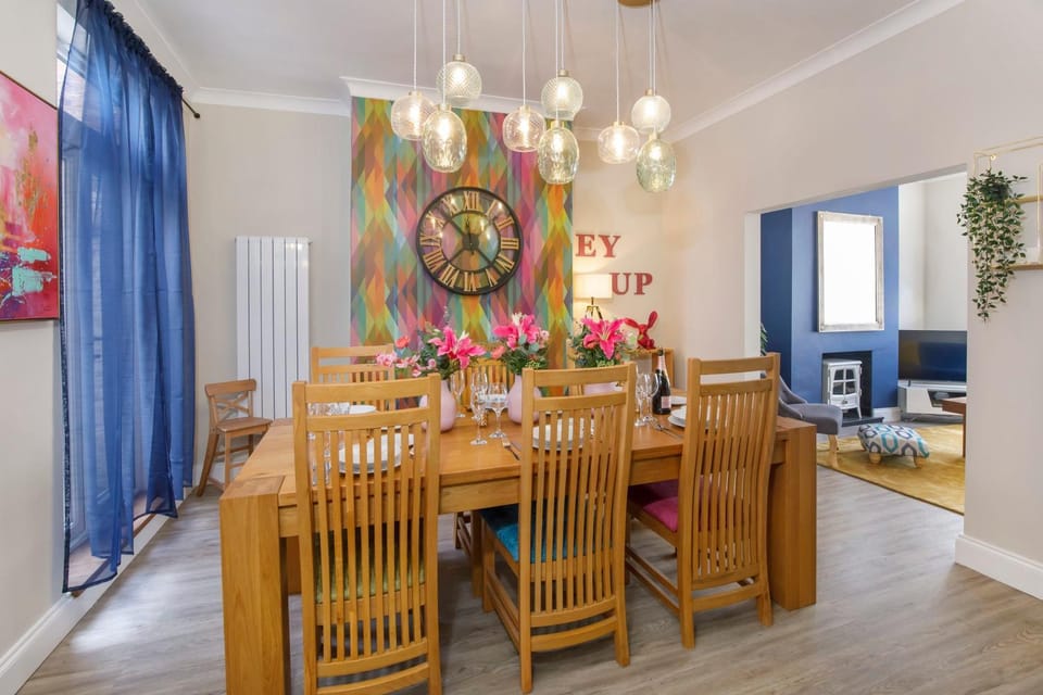 Seating area, Dining area
