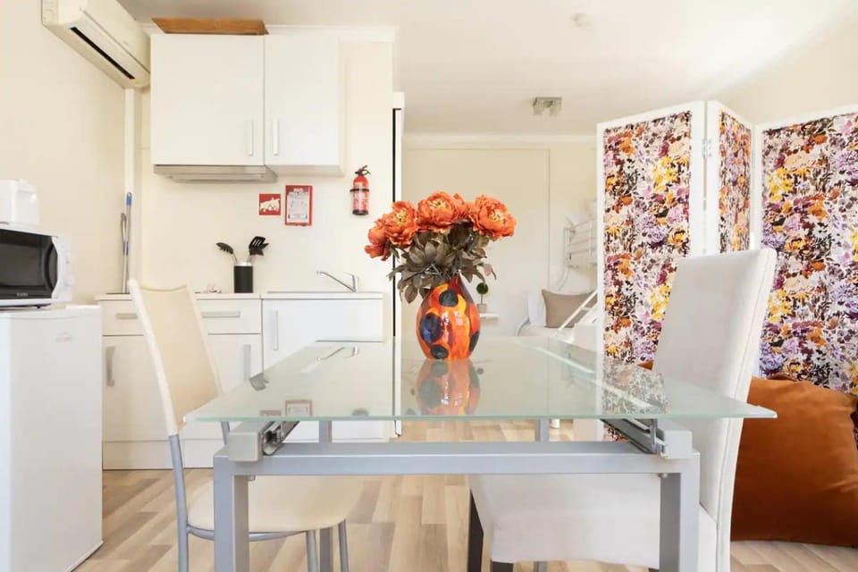 Restaurant/places to eat, kitchen