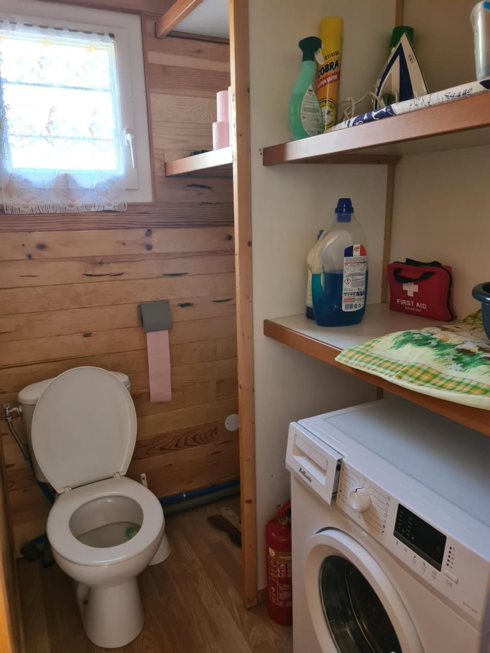 Toilet, washing machine
