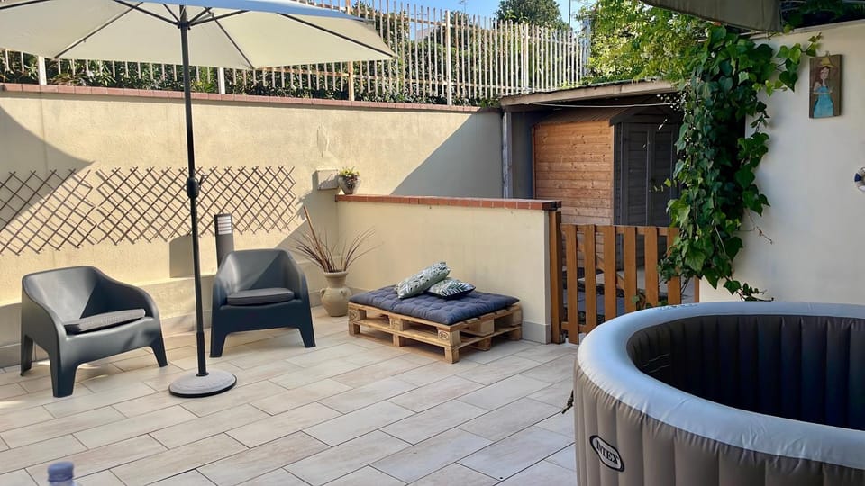 Property building, Balcony/Terrace