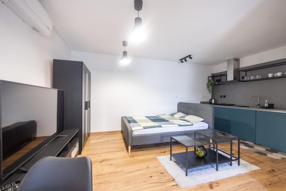 Communal lounge/ TV room, Bed, TV and multimedia, Living room, Photo of the whole room