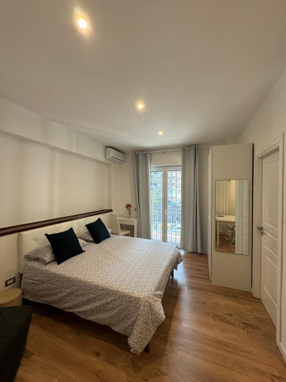 Bed, Photo of the whole room, Bedroom, wardrobe