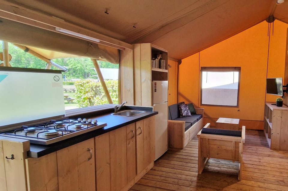Kitchen or kitchenette, Living room, Seating area