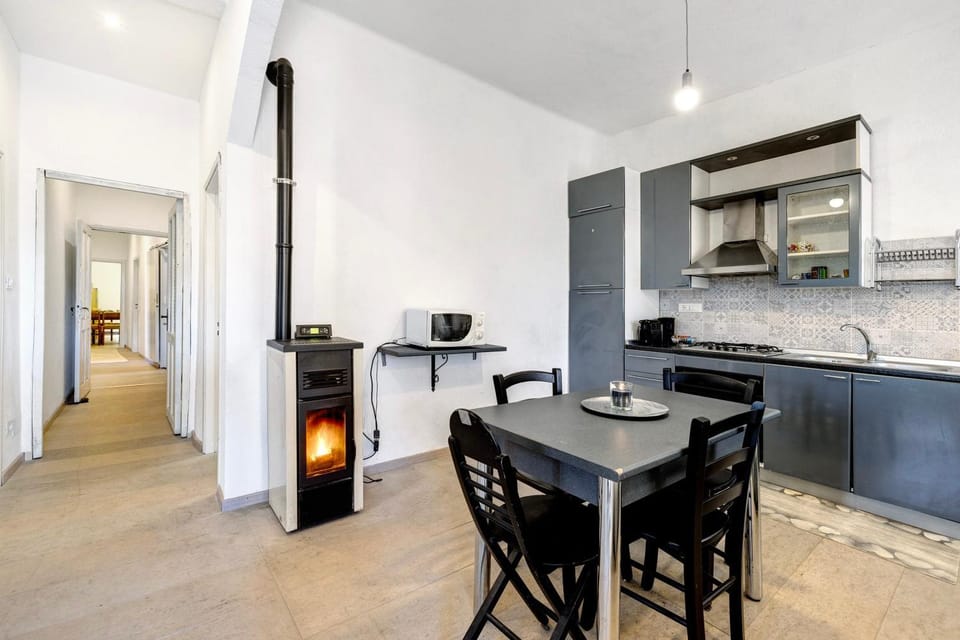Property building, Kitchen or kitchenette, Living room