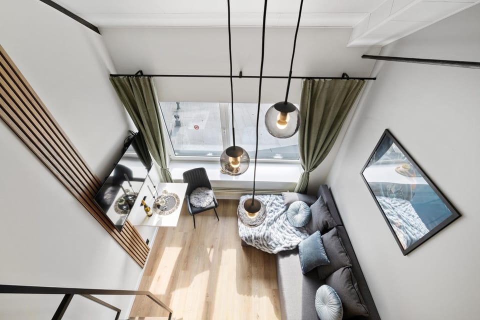 TV and multimedia, Seating area, Dining area