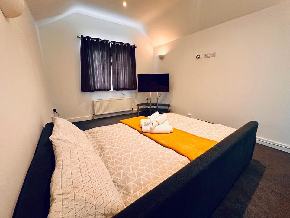 Stylish 1 Bedroom Flat in the Heart of Staines Apartment in Staines-upon-Thames