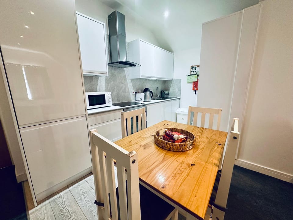 Stylish 1 Bedroom Flat in the Heart of Staines Apartment in Staines-upon-Thames