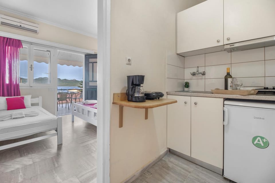 Property building, Kitchen or kitchenette, Living room