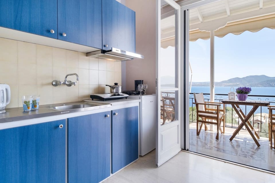 Kitchen or kitchenette, Living room