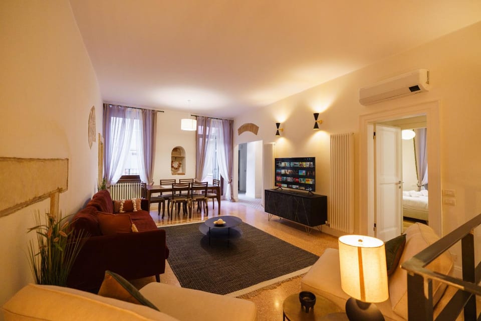 TV and multimedia, Living room, Dining area, air conditioner