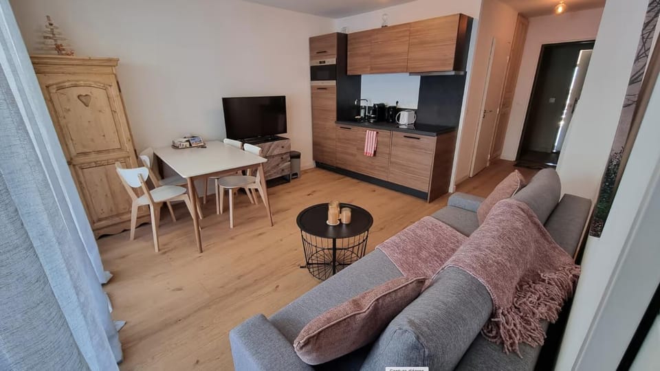 Communal lounge/ TV room, TV and multimedia, Kitchen or kitchenette, Living room, Dining area, Evening entertainment, minibar, oven