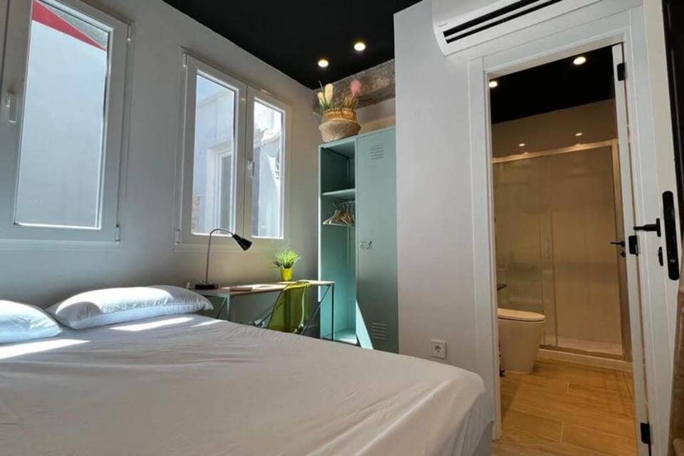 Beach Valencia Rooms Late Checkout 14 h free Netflix Tv Vacation rental in Valencia