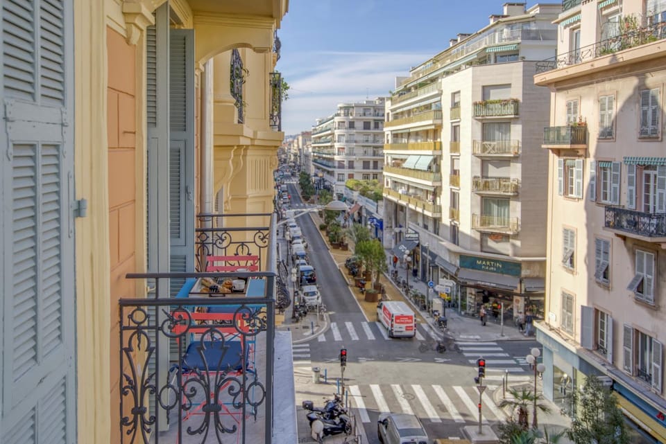 Neighbourhood, Balcony/Terrace, City view, Street view