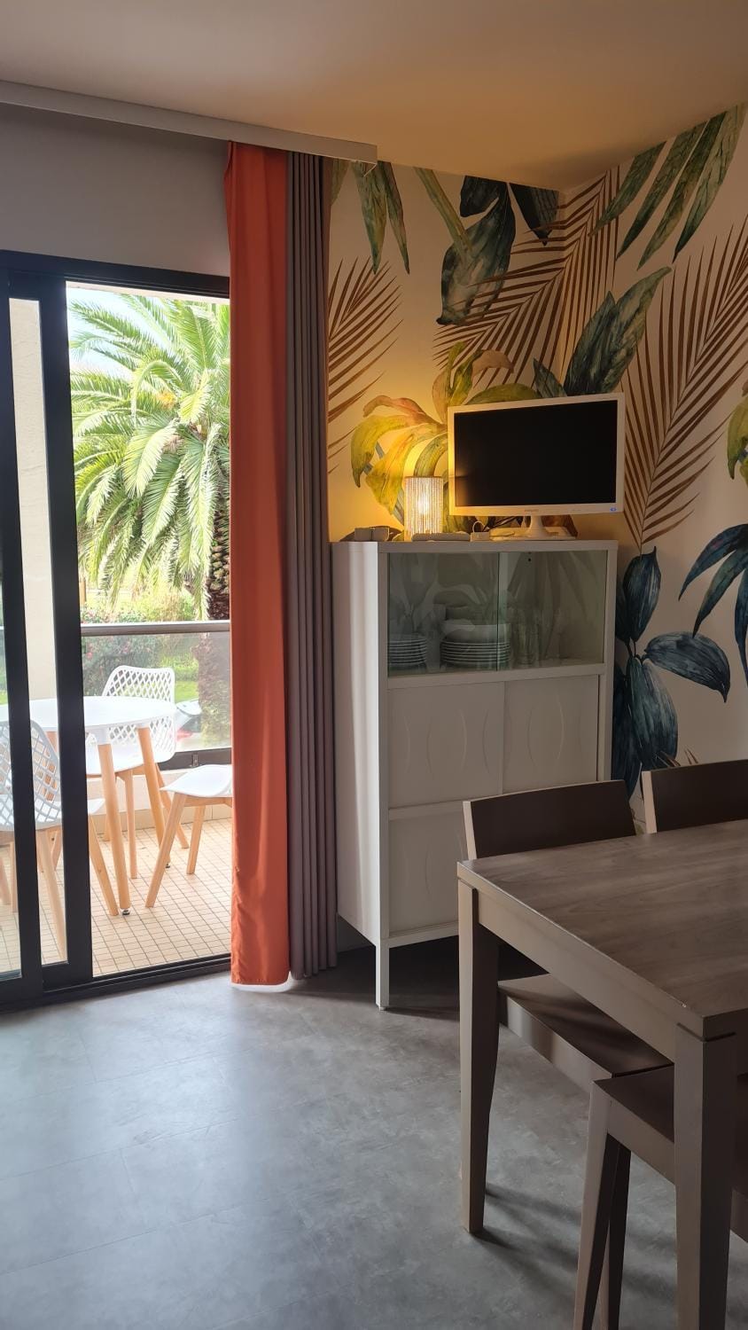 TV and multimedia, Dining area