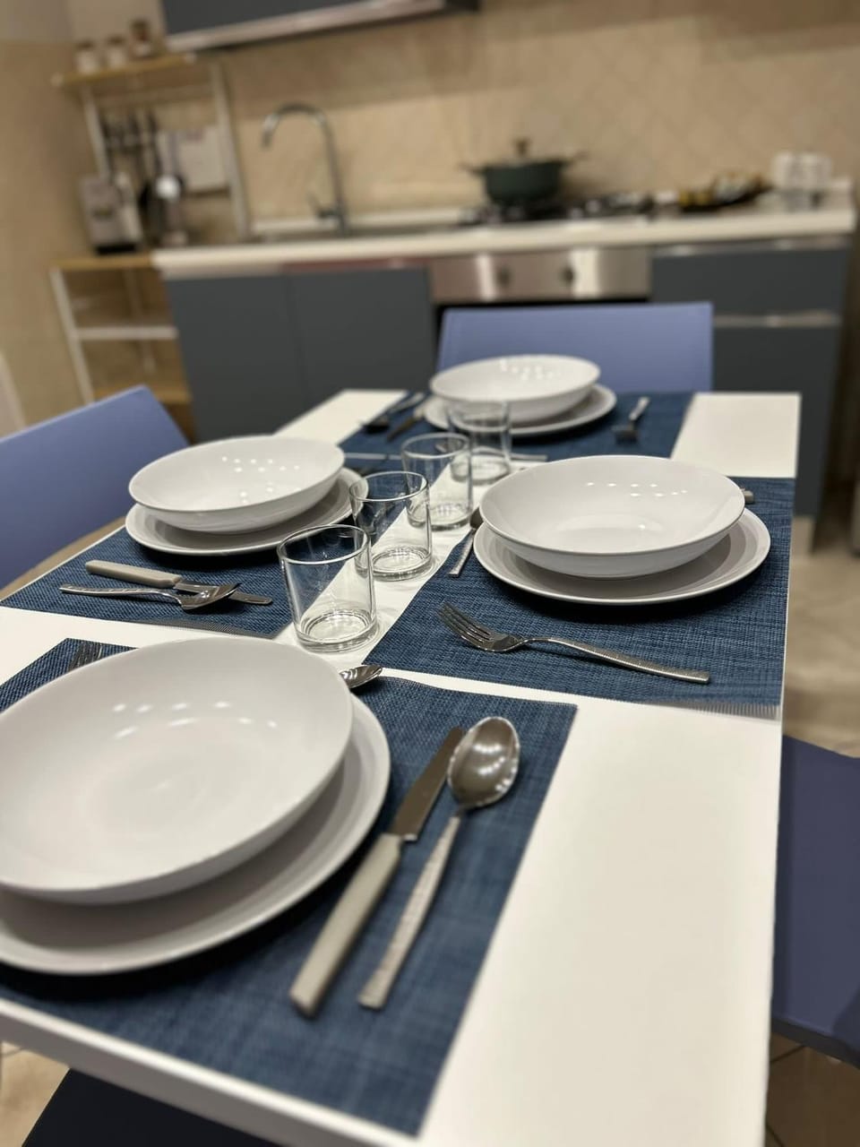 Kitchen or kitchenette, Food and drinks, Dining area, Lunch, Lunch, stove