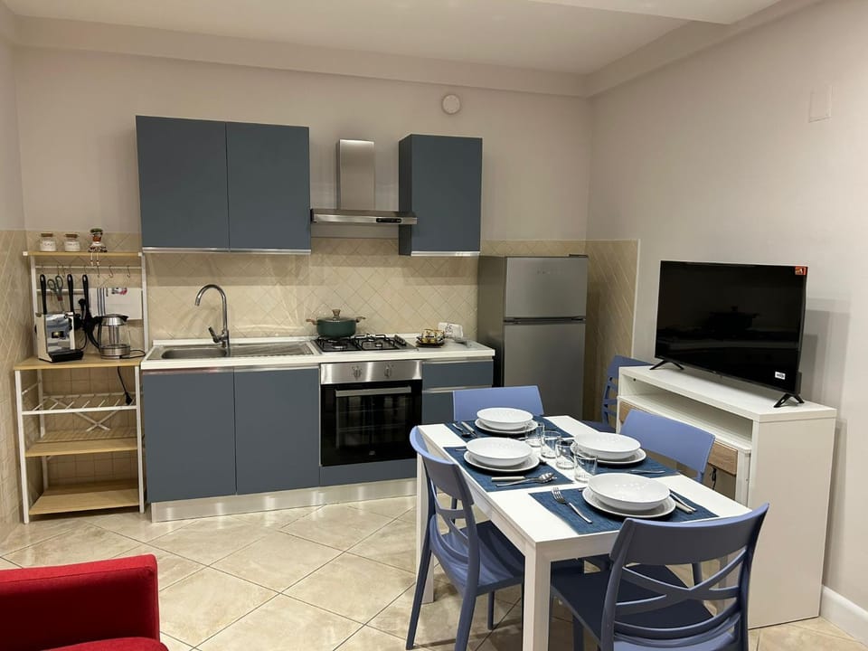 TV and multimedia, Coffee/tea facilities, Kitchen or kitchenette, Living room, Seating area, Dining area, minibar, pet friendly, stove