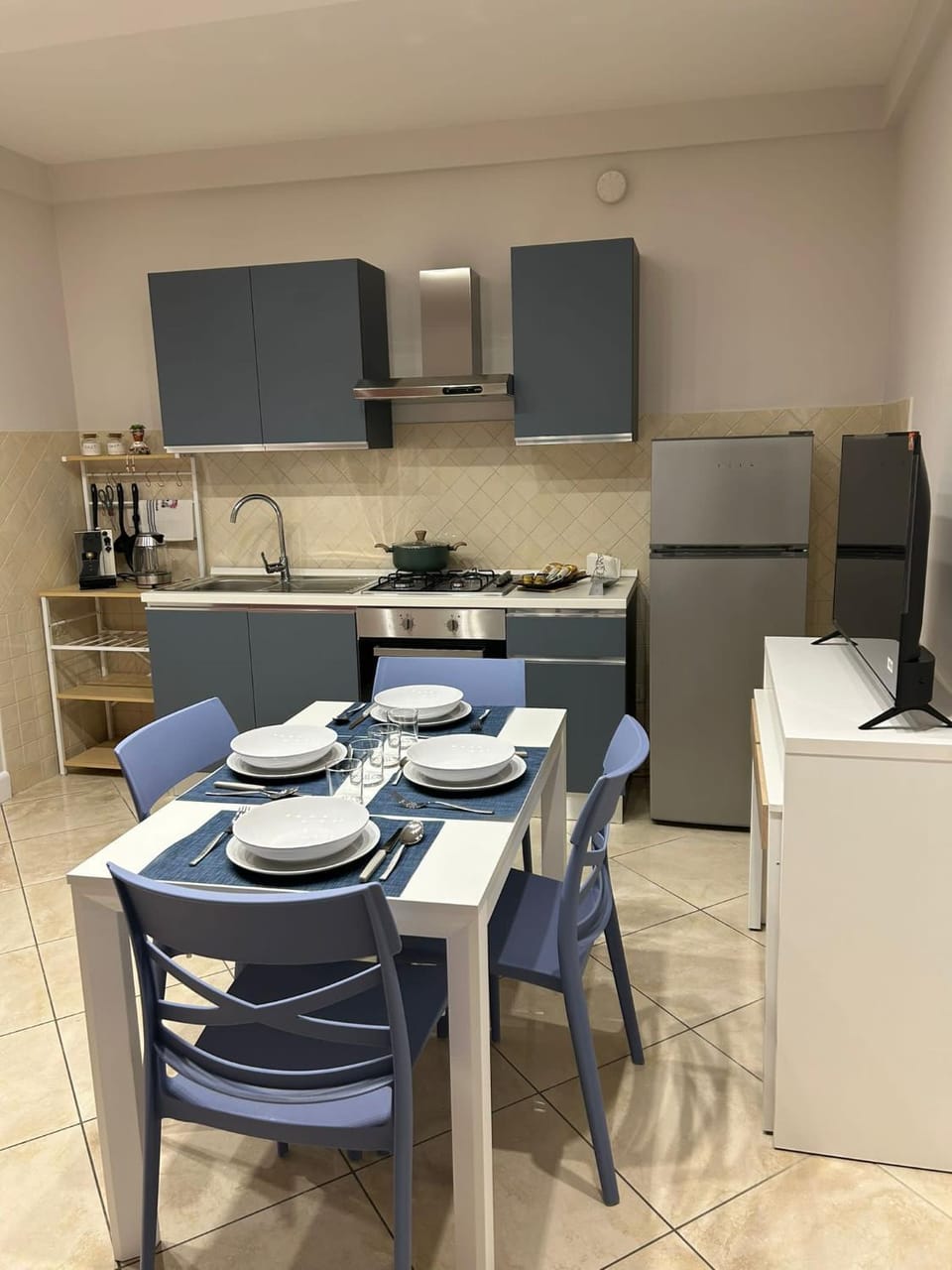 Kitchen or kitchenette, Dining area, minibar, pet friendly, stove