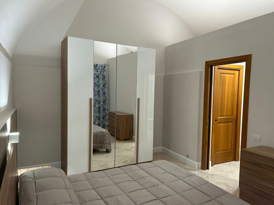 Bed, Photo of the whole room, Bedroom, wardrobe