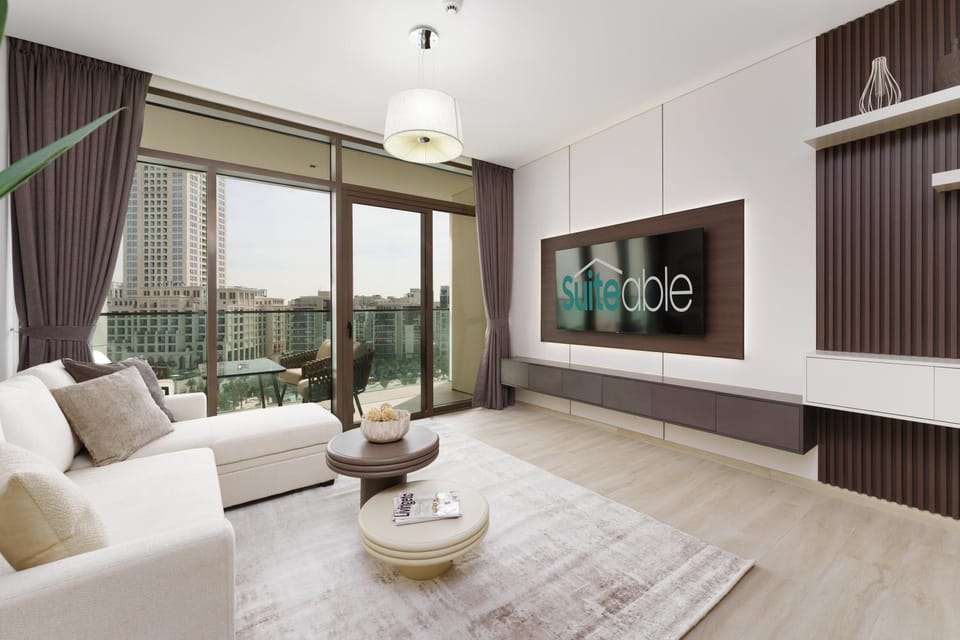 Luxe 1-Bedroom Elegance in Palace Residences Apartment in Dubai